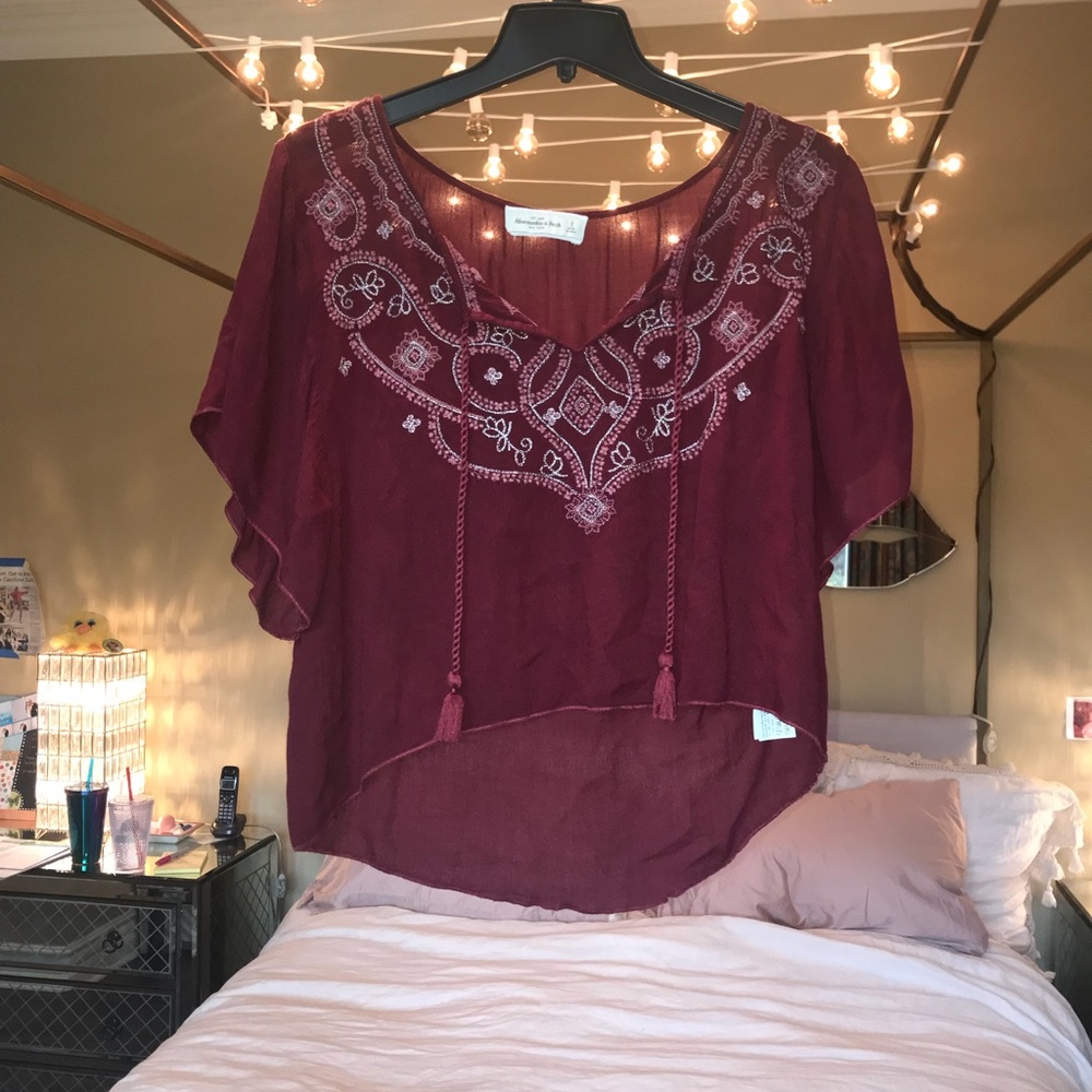Maroon Abercrombie & Fitch maroon flowy blouse